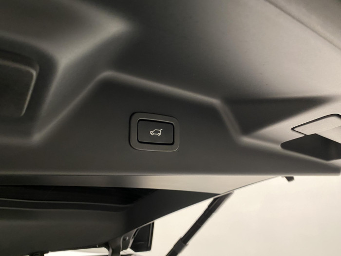 Land Rover Range Rover 4.4 SDV8 VOGUE AWD REZERVACE