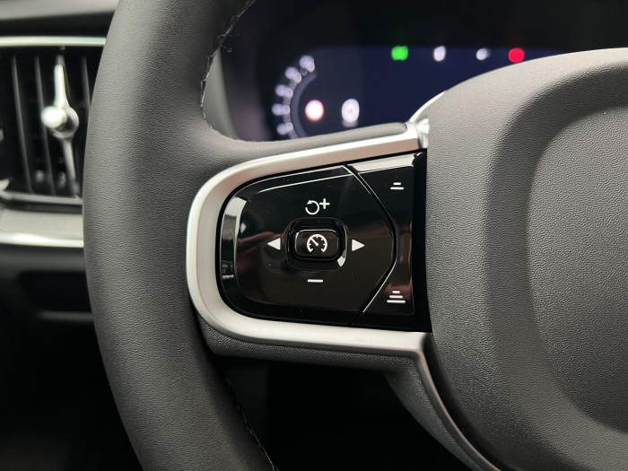 Volvo V60 B4 DARK PLUS AUT