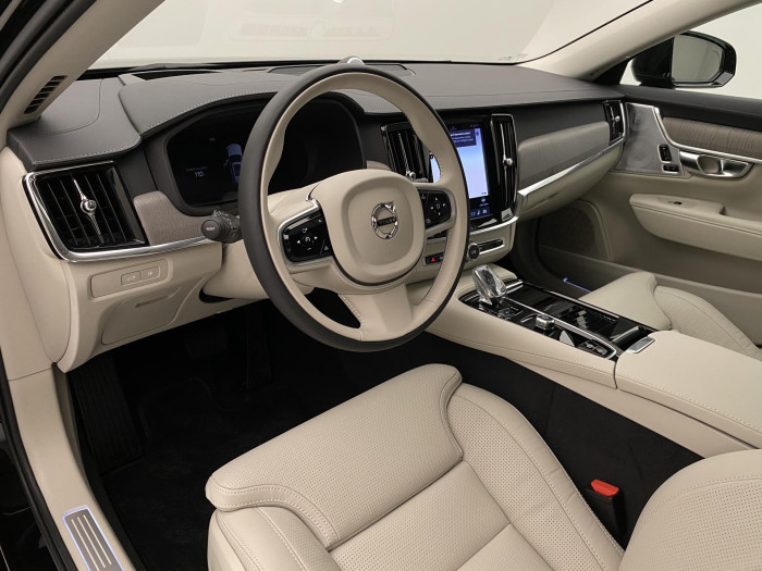 Volvo V90 T8 AWD Plug-in DARK ULTRA