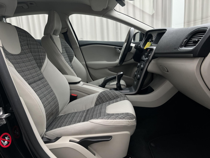 Volvo V40 D3 MOMENTUM CZ 2.0 d Momentum