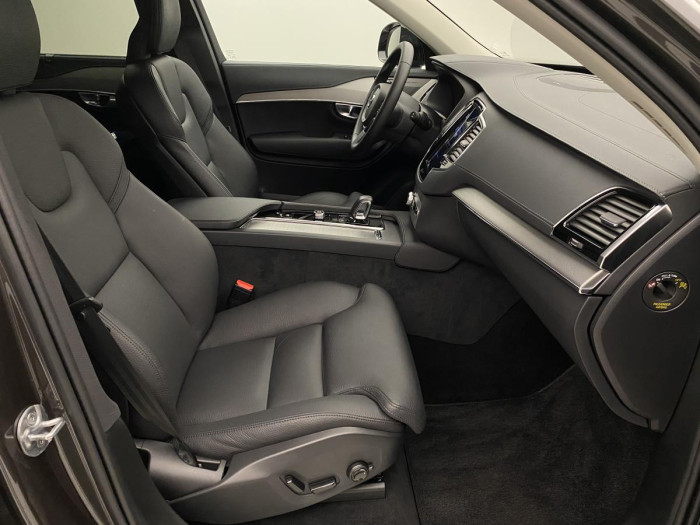 Volvo XC90 B5 AWD R-DESIGN AUT REZERVACE