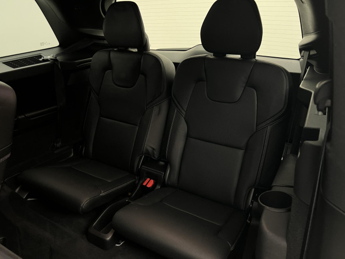 Volvo XC90 B5 AWD R-DESIGN 7MÍSTNÁ AUT