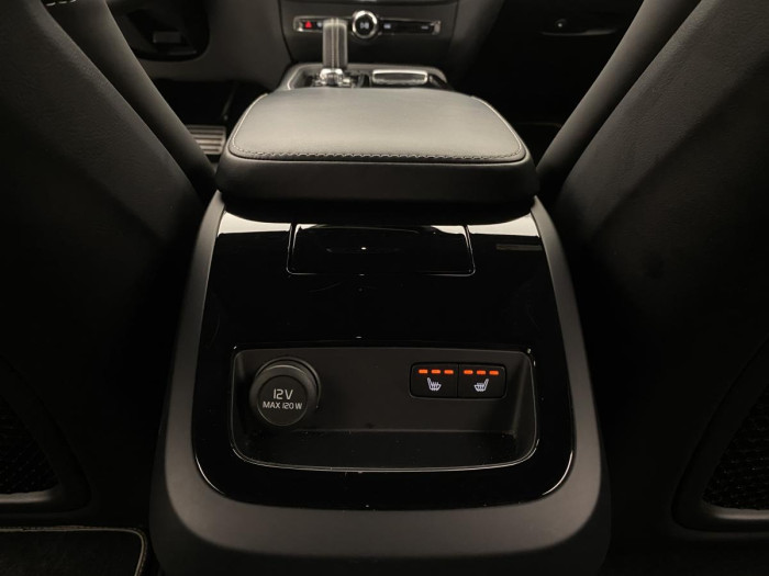 Volvo V60 T8 AWD R-DESIGN AUT REZERVACE