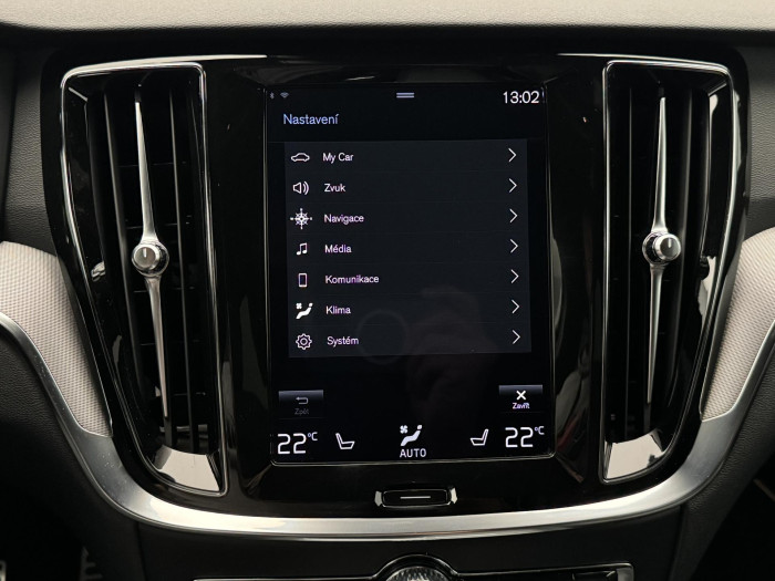 Volvo V60 B4 R-DESIGN AUT REZERVACE