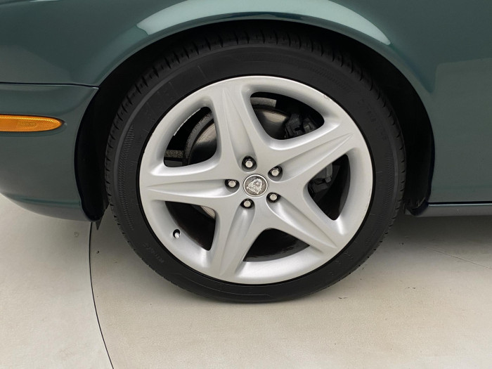 Jaguar XJ 4.2 V8 L EXECUTIVE AUT 1.maj 4.2 V8 Executive