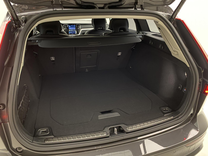 Volvo V60 B4 PLUS DARK AUT 1.maj.