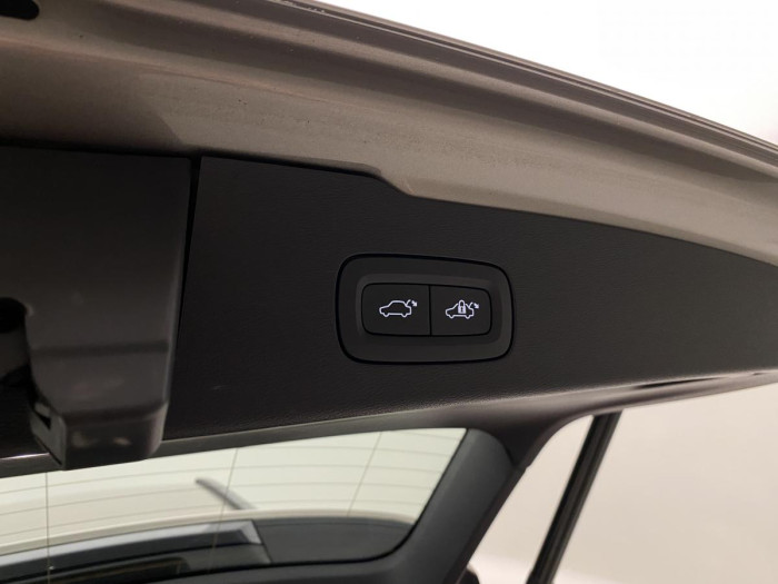 Volvo V60 B4 MOMENTUM AUT REZERVACE 2.0 Momentum