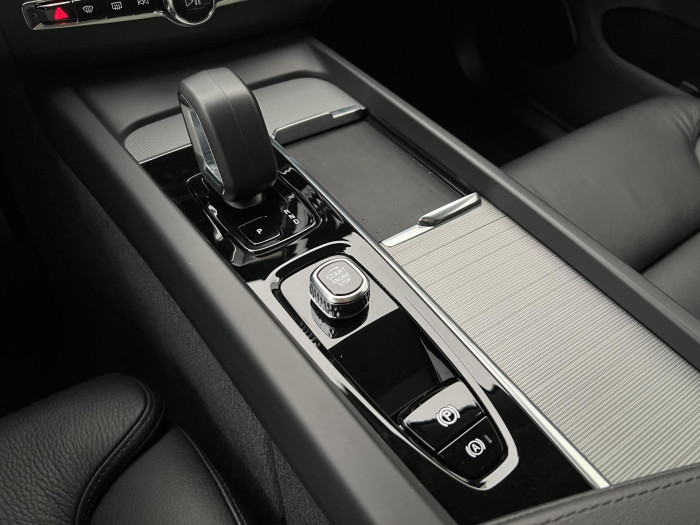 Volvo XC60 T6 AWD RECHARGE PLUS DARK AUT