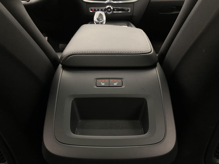 Volvo XC60 B4 AWD PLUS DARK AUT REZERVACE 2.0 Plus
