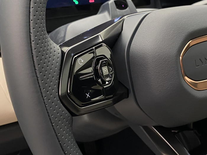 Lynk & Co 08 MORE PHEV