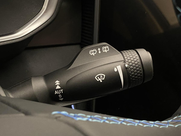 Lynk & Co 01 PHEV DCT AUT 1.maj. REZERVACE