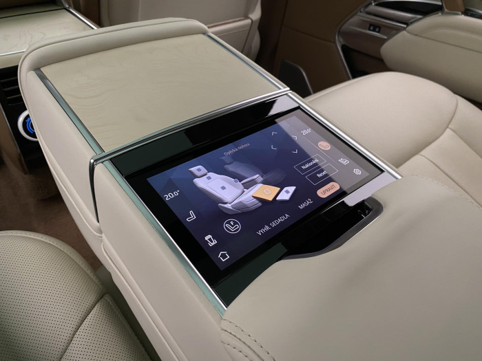 Land Rover Range Rover SV P530 LWB 1.maj.