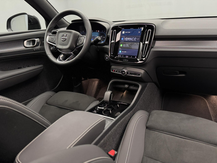 Volvo XC40 B3 DARK ULTRA CZ 1.maj