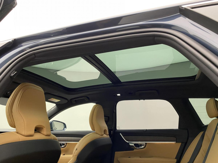 Volvo V90 T6 AWD RECHARGE REZERVACE