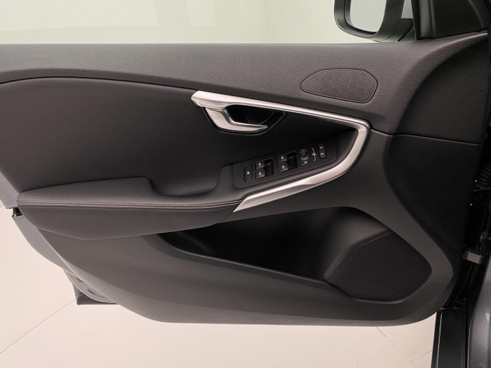 Volvo V40 T3 R-DESIGN AUT