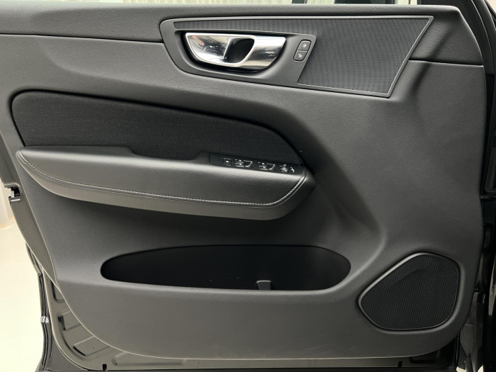 Volvo XC60 T5 AWD MOMENTUM PRO AUT CZ 2.0 Momentum