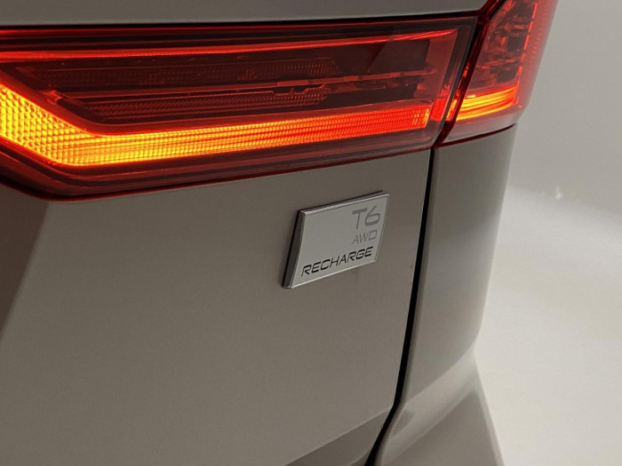 Volvo XC60 T6 AWD AT RECHARGE BRIGHT PLUS 2.0 AT Plus