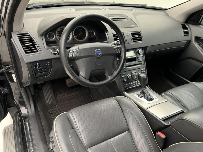 Volvo XC90 D5 AWD EXECUTIVE 7MÍSTNÁ AUT 2.4 d Executive