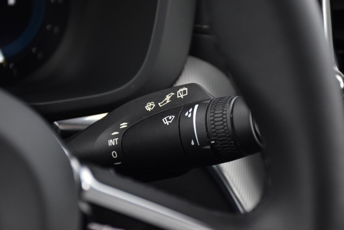 Volvo XC60 B5 AWD ULTIMATE REZERVACE