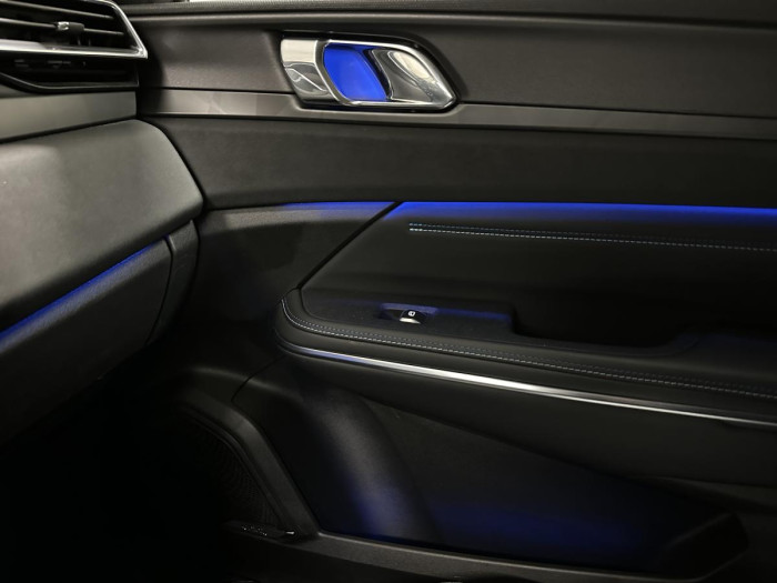 Lynk & Co 01 PHEV DCT AUT 1.maj. REZERVACE