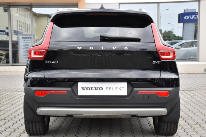 Volvo XC40 B4 AWD MOMENTUM REZERVACE 2.0 Momentum