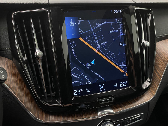Volvo XC60 B4 AWD INSCRIPTION REZERVACE