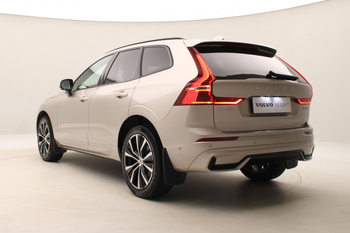 Volvo XC60 B4 AWD PLUS DARK AUT 1.maj