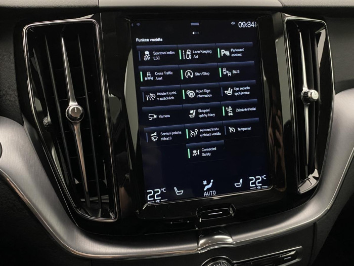 Volvo XC60 D4 MOMENTUM PRO AUT REZERVACE 2.0 d Momentum