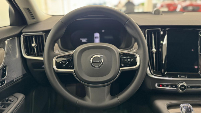 Volvo V90 CROSS COUNTRY B5 REZERVACE