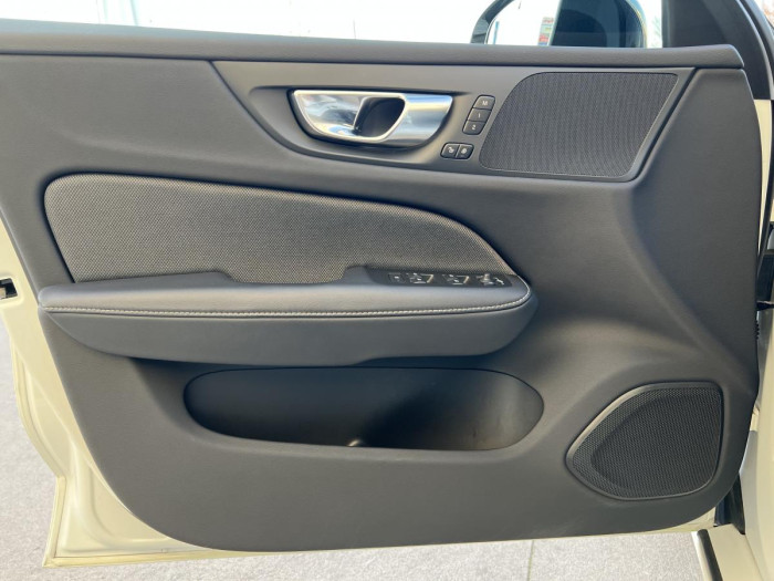 Volvo V60 B4 R-DESIGN Aut 1.maj.