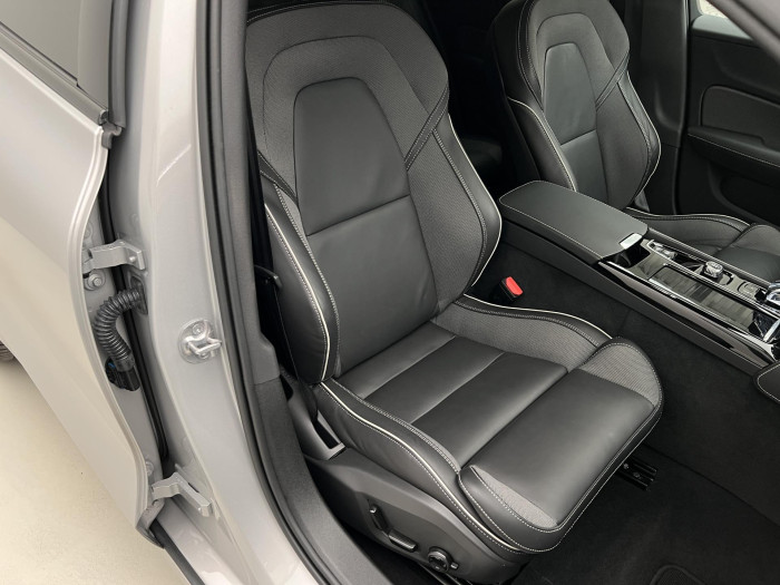 Volvo V60 T6 AWD RECHARGE PLUS DARK AUT