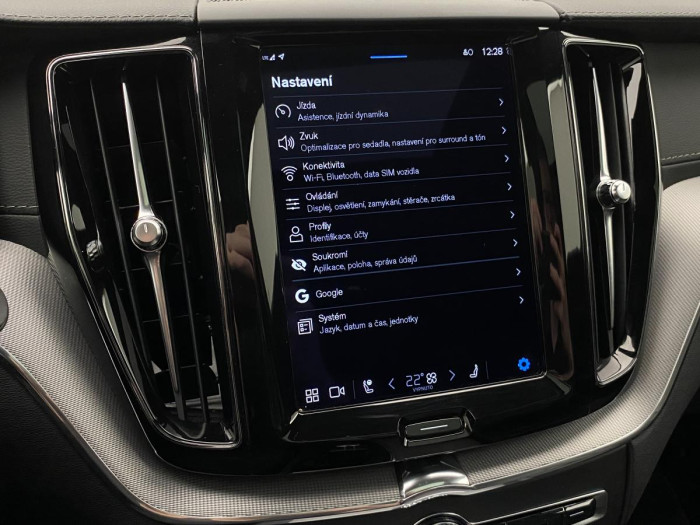 Volvo XC60 T6 AWD RECHARGE REZERVACE