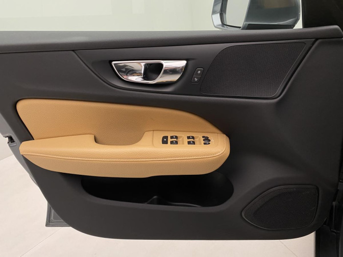 Volvo V60 D3 MOMENTUM NAVIGACE REZERVACE 2.0 d Momentum