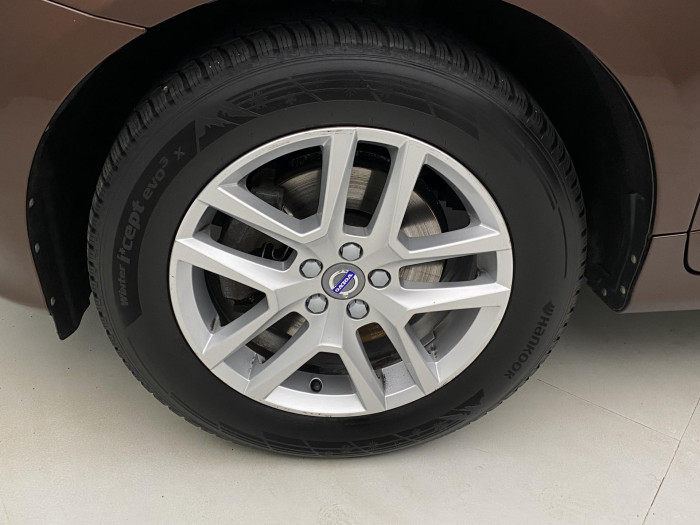 Volvo XC60 D4 AWD MOMENTUM REZERVACE 2.4 d Momentum