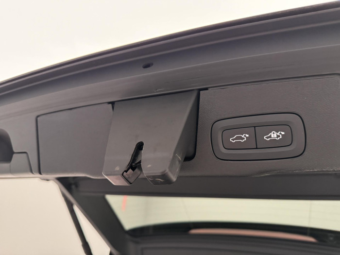Volvo XC60 B4 AWD PLUS DARK AUT