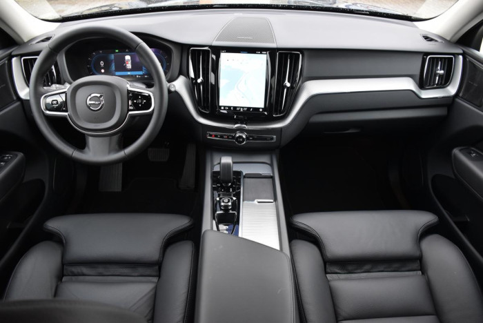 Volvo XC60 B4 AWD DARK PLUS AUT REZERVACE 2.0 Plus