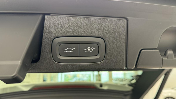 Volvo XC60 B4 CORE NEZÁVISLÉ TOPENÍ AUT