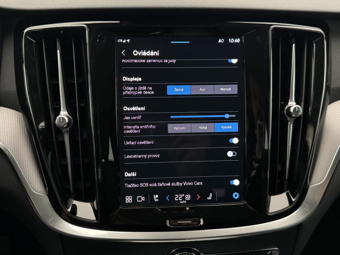 Volvo V60 B4 PLUS DARK CZ 1.maj