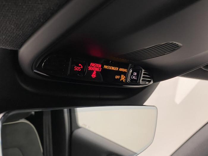 Volvo XC40 B4 AWD R-DESIGN AUT CZ