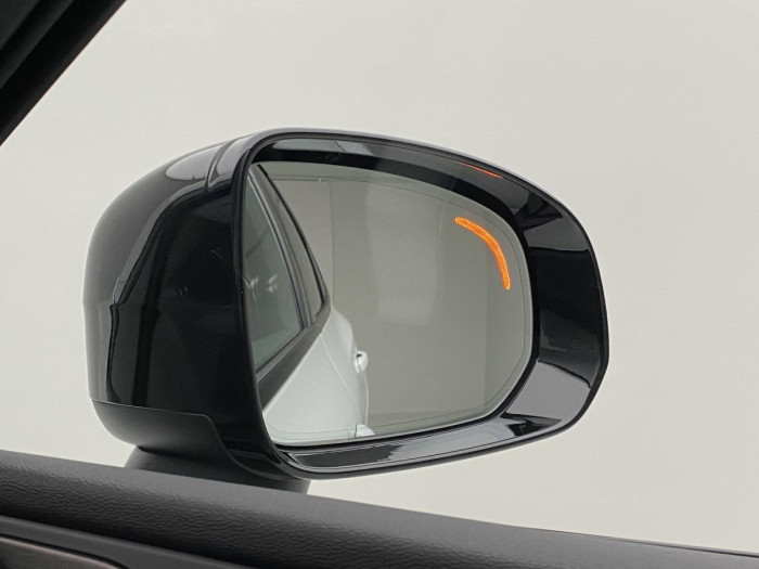 Volvo XC60 B5 AWD R-DESIGN REZERVACE