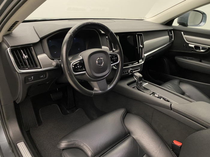 Volvo V90 CC D5 AWD MOMENTUM REZERVACE 2.0 d CC CC Momentum