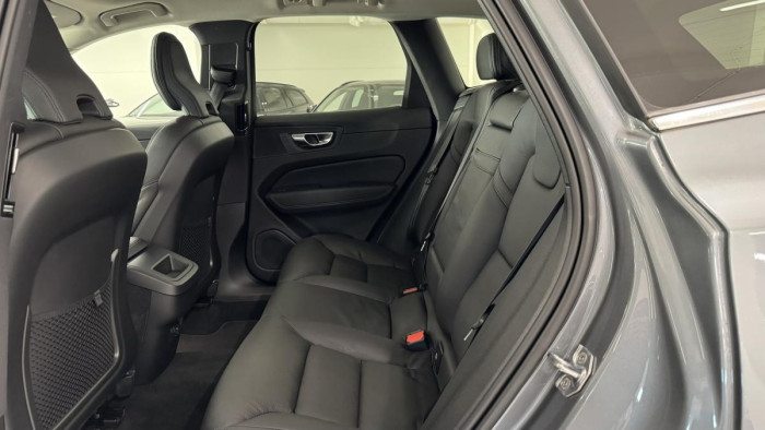 Volvo XC60 B5 AWD INSCRIPTION REZERVACE
