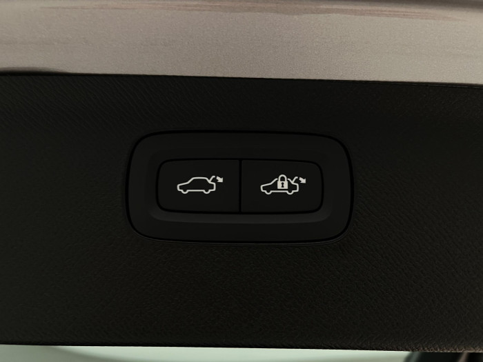Volvo XC90 T8 AWD RECHARGE DARK ULTRA AUT