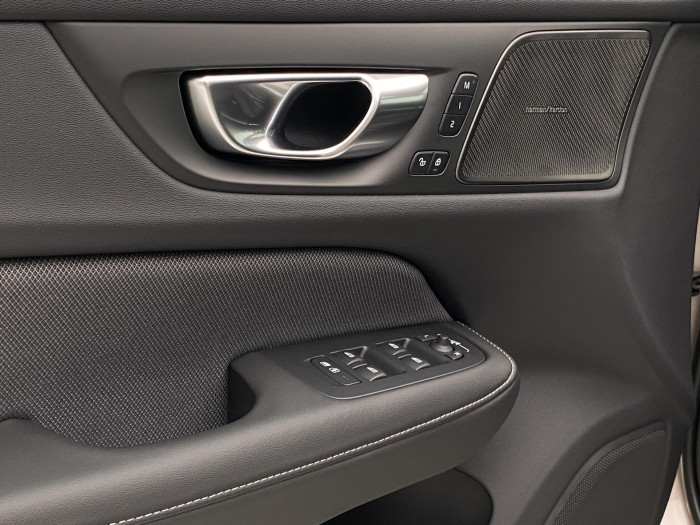 Volvo V60 B4 AUT DARK PLUS