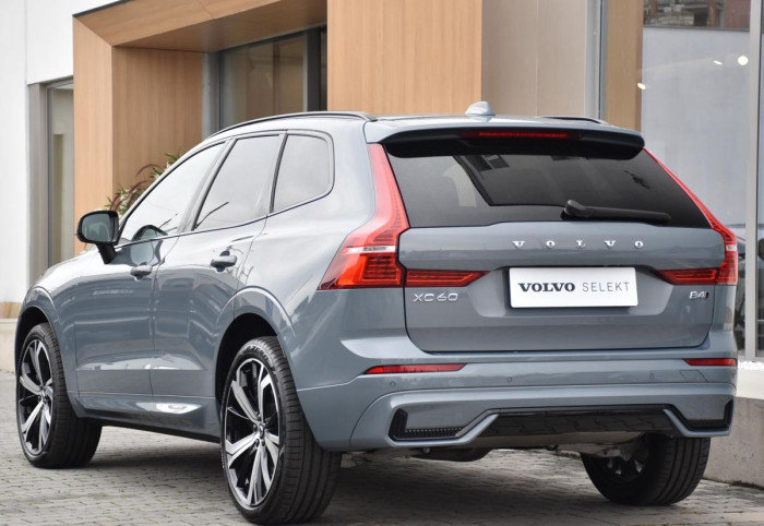 Volvo XC60 B4 AWD DARK PLUS AUT 1.maj.