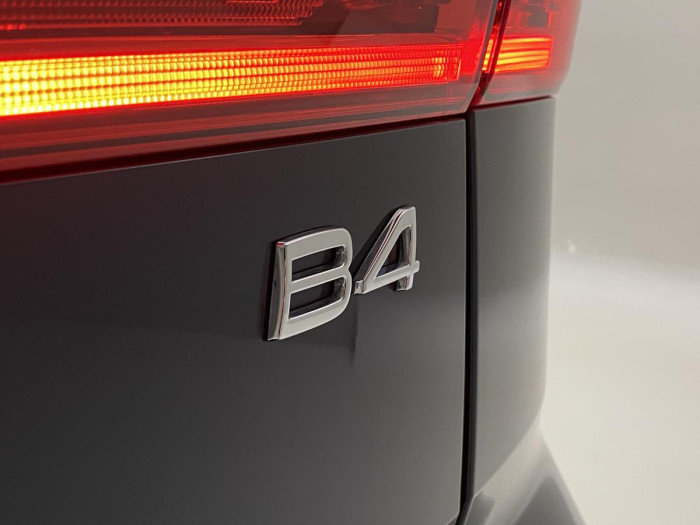 Volvo XC60 B4 MOMENTUM AUT REZERVACE 2.0 Momentum