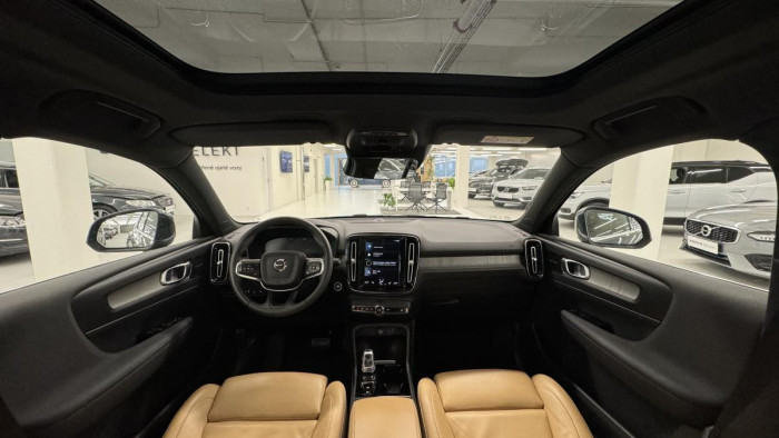Volvo XC40 T5 TWINe INSCRIPTION REZERVACE