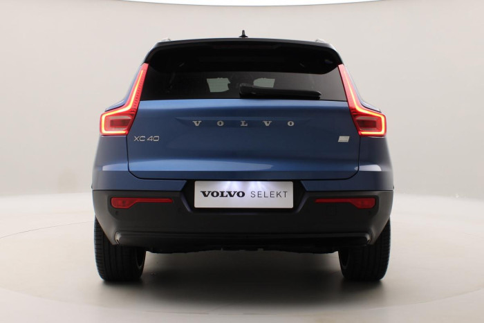 Volvo XC40 P8 AWD RECHARGE AUT REZERVACE