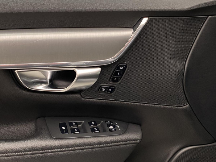 Volvo V90 CC D5 AWD MOMENTUM REZERVACE 2.0 d CC CC Momentum