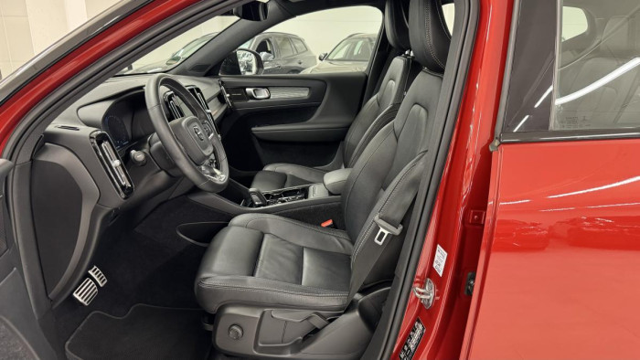 Volvo XC40 T4 R-DESIGN AUT REZERVACE